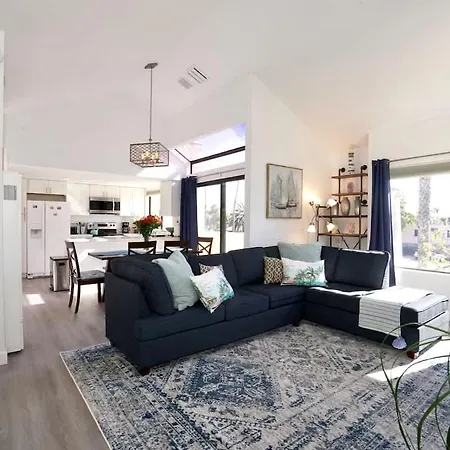 2Bed 2Bath Apt Walking Distance To Beach And Bay In Pb